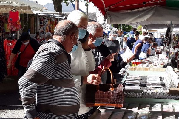 Port du masque obligatoire sur la foire mensuelle de Lencloître