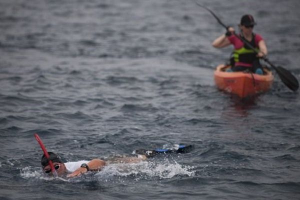 Les ligériens,Maria Guerra et Alain Gomez traversent le détroit de Gibraltar, à la nage et en Kayak. Un défi en soutien aux migrants ... 11/8/2015