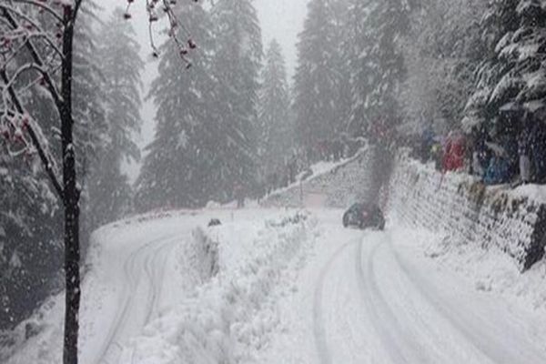 Le col du Turini avec les voitures ouvreuses 