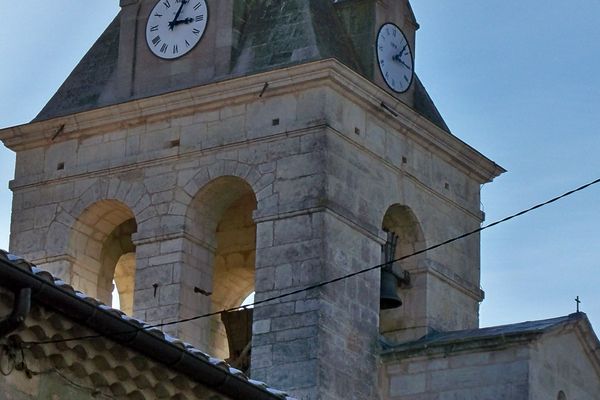 En pleine messe de Pentecôte, une partie du toit de l'église de Sault s'est effondrée.