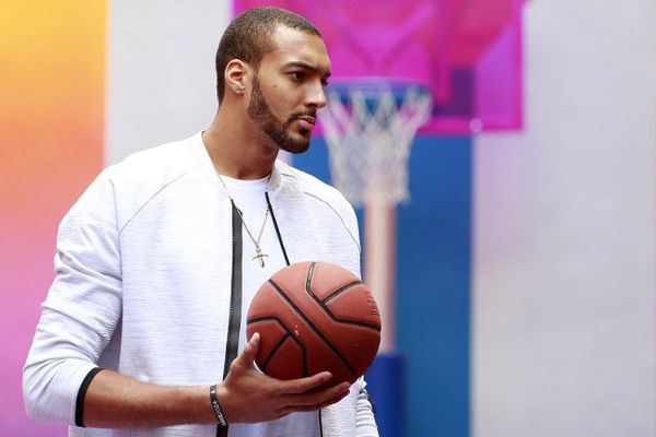 Rudy Gobert revient chaque été dans sa ville natale pour inspirer les jeunes basketteurs. 