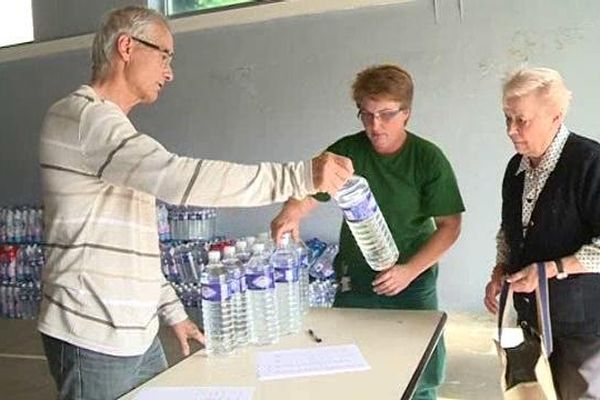 Distribution d'eau à la Côte d'Arey