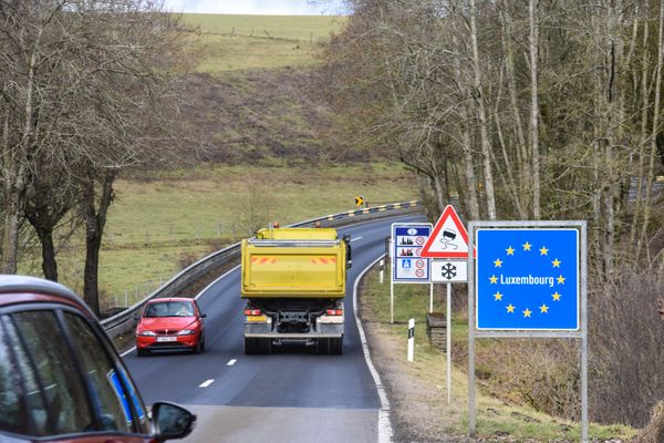 Frontaliers : des trajets de plus en plus longs en voiture, révèle une étude de l’INSEE