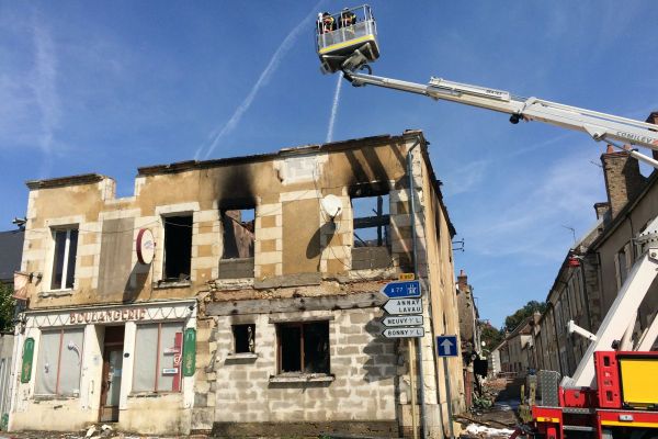 Un incendie a ravagé trois bâtiments d'un même quartier à Arquian, dans la Nièvre