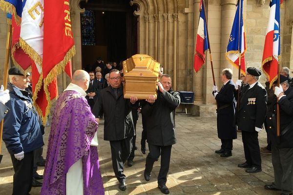 Hommage et obsèques du dernier rescapé du massacre de Tulle, Jean Viacroze, en présence de l'ancien président de la République, François Hollande.