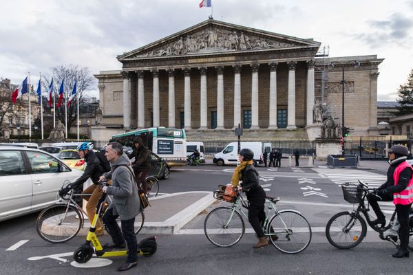 Démantèlement d'un trafic de batteries électriques pour trottinettes et vélos à Paris. Image d'illustration.