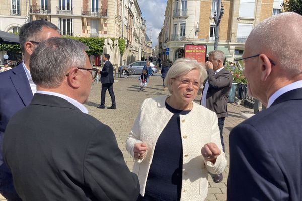 Catherine Vautrin sur ses terres rémoises avant le second tour des élections législatives.