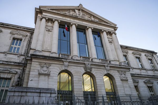 La magistrate a été placée en garde à vue dans le cadre d'une enquête préliminaire, suivie par le parquet de Nice.