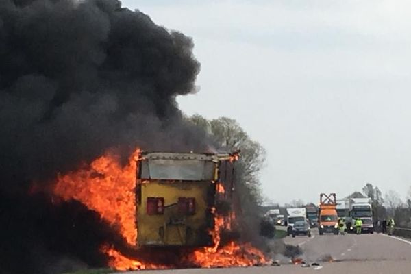 Camion en feu sur la RN4 sens Strasbourg-Nancy, mardi 2 avril 2019