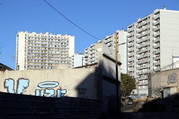 Un épicier blessé de plusieurs coups de couteau