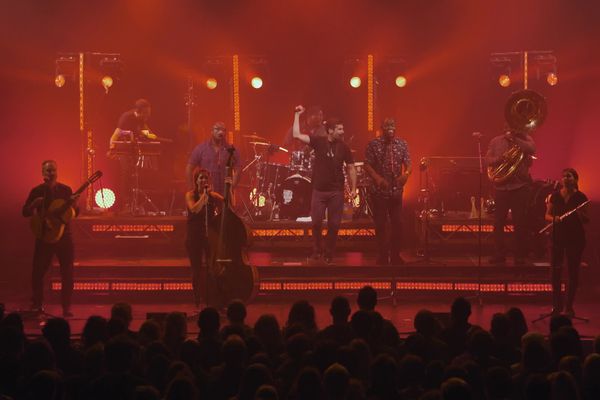 Les Ogres de Barback en concert à Nancy avec la fanfare eyo'nlé