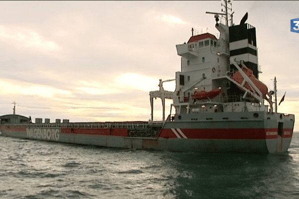 La remorque du Victoriaborg s'est une nouvelle fois cassée. Le cargo reste au large de Saint-Malo 