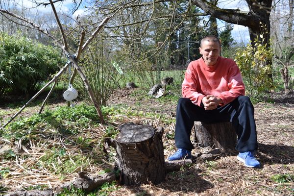 Johnny Simon au cœur du jardin forêt du jardin de la Selle.