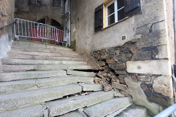 L'escalier de la Vierge de Semur-en-Auxois a été en partie détruit par les intempéries du 31 juillet 2024.