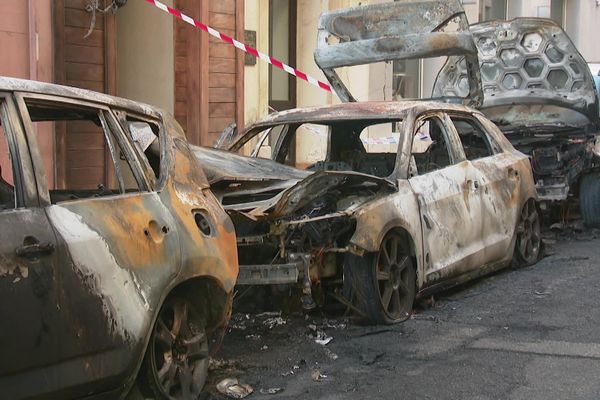 Plusieurs voitures ont brûlé à Bastia, rue Luce de Casabianca.