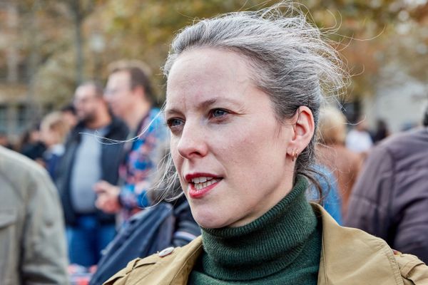 Lucie Castets renonce à sa candidature à l'élection législative partielle en Isère, en raison des exigences de La France Insoumise.