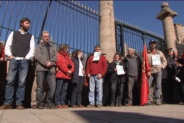 Manifestation des agriculteurs bio ce mardi matin devant la préfecture de l'Orne à Alençon