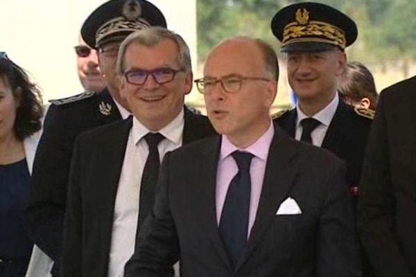 Bernard Cazeneuve a posé la première pierre de l'Hôtel de police de Carcassonne - 6 juillet 2015.