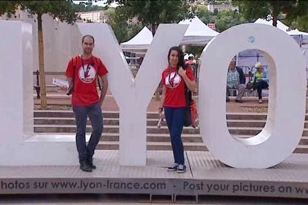 Mona et Jean-Julien ont choisi d'être Lyon City Helpers dans le cadre de leur service civique.