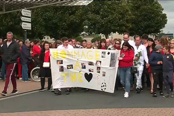 Plusieurs centaines de personnes ont défilé ce dimanche dans les rues de Colombelles pour rendre hommage à Théo.