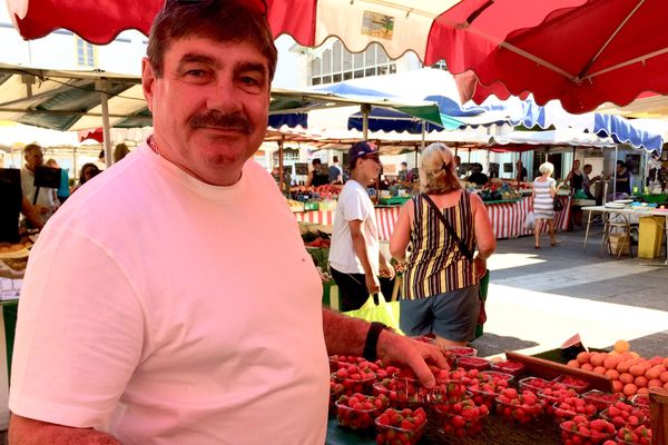 Alain Dandonneau est présent depuis 50 ans sur le marché de La Rochelle.