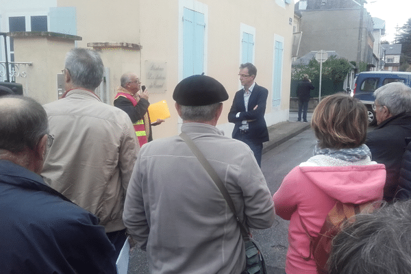 La rencontre devant la permanence