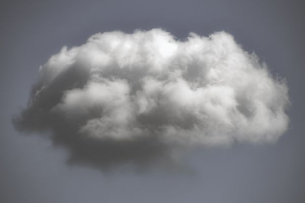 Nuages gris et ciel chargé pour le samedi 16 mars