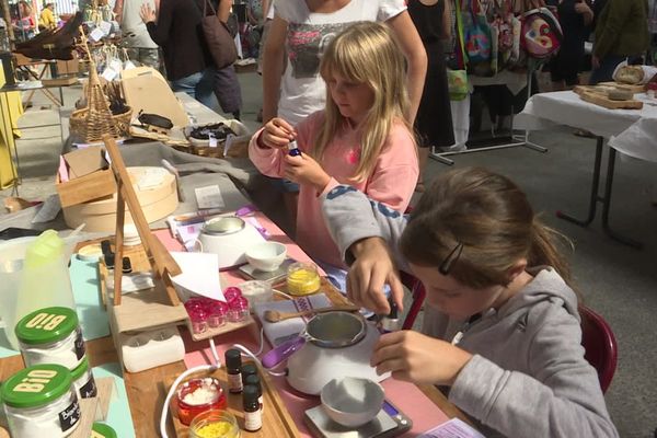 Des ateliers sont organisés jusqu'à dimanche 28 août dans le cadre du festival Mondemain organisé à Maringues, dans le Puy-de-Dôme.