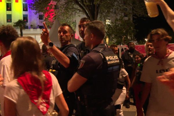 Les policiers effectuent des rondes dans centre-ville de Dax pour prévenir d'éventuels vols ou agressions.