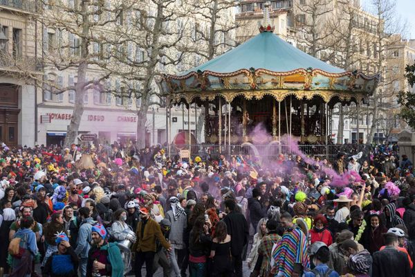 Plus de 6000 personnes défilent lors du Carnaval de La Plaine entre la Place Jean Jaurès et la Canebière