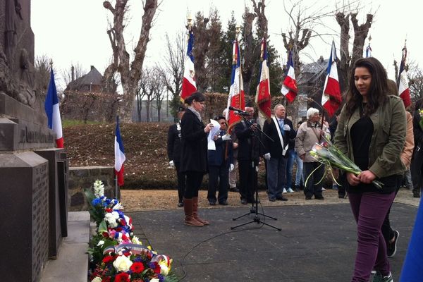 Des jeunes Clermontois du quartier Saint-Jacques ont participé, jeudi matin, à la commémoration du 70ème anniversaire de la rafle de Besse.