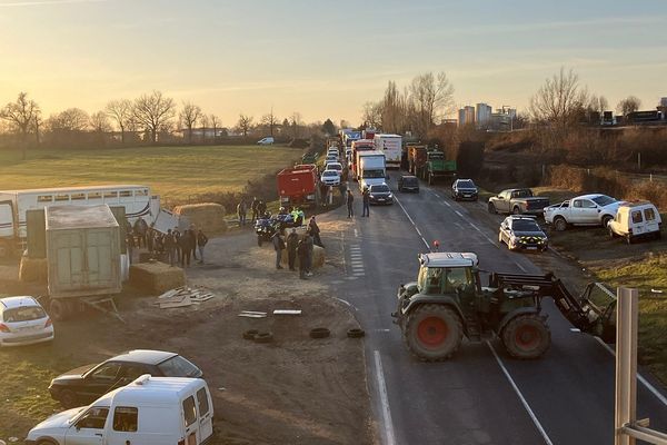 Certains axes sont encore bloqués par les agriculteurs en colère en Auvergne-Rhône-Alpes ce mercredi 31 janvier.