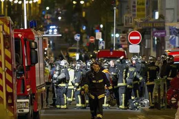 Le feu qui s’était déclaré dans un immeuble de la Cité du Labyrinthe, dans le quartier de Ménilmontant, avait fait cinq morts et des dizaines de blessés.