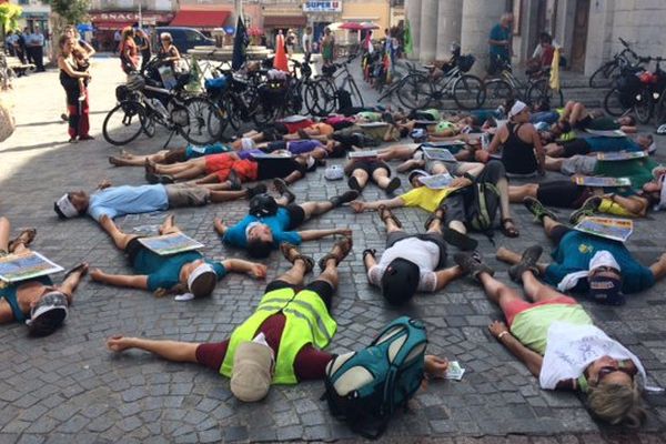 Une cinquantaine de personnes étaient réunies à Anduze - 02/08/17