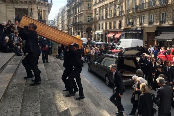 Dernier hommage à Pierre Bellemare en l'église Saint-Roch à Paris. Proches, amis anonymes sont là en ce jeudi 31 mai. 