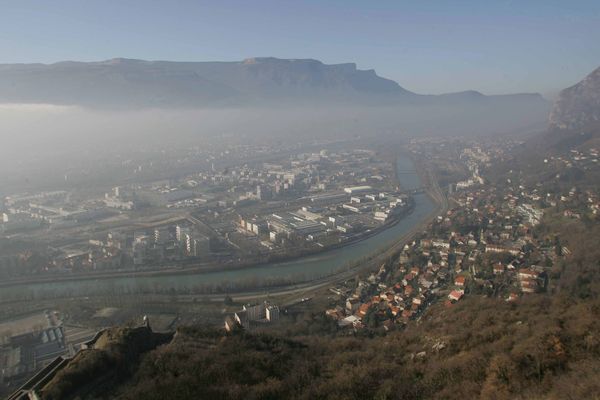 L'alerte canicule et pollution sont activées à Grenoble et Lyon. 