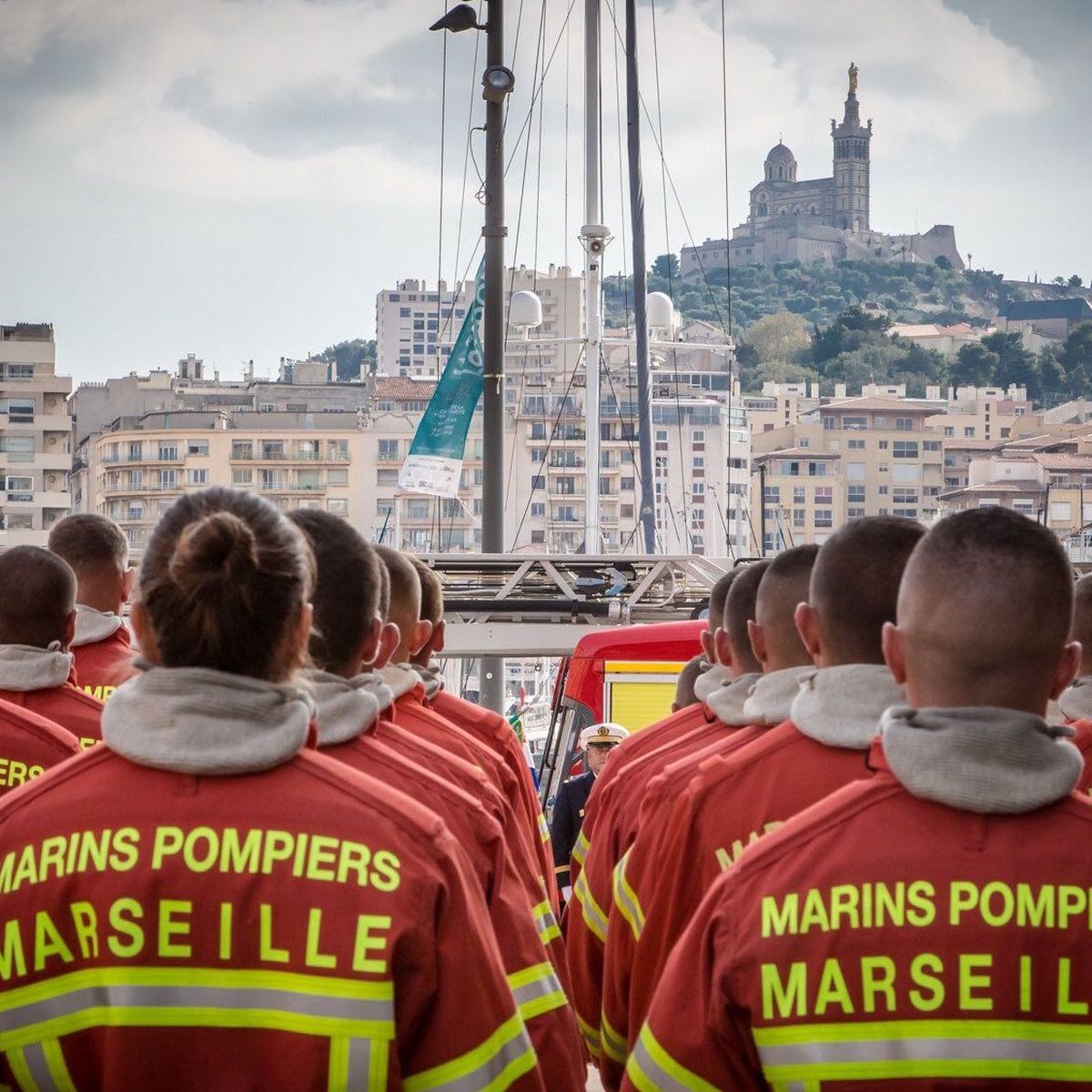 Soprano Courbis Ou Massilia Sound System Souhaitent Un Bel Anniversaire Aux Marins Pompiers De Marseille