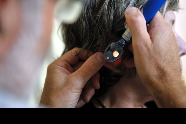 Face à la pénurie de médecins, le maire de Sainte-Geneviève-des-Bois (Loiret) a pris un arrêté pour interdire aux habitants de la commune de tomber malades.