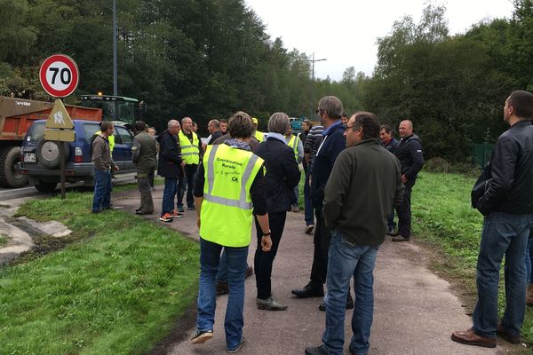 Les agriculteurs se sont positionnés ce matin au niveau du boulevard de La Valoine à Limoges