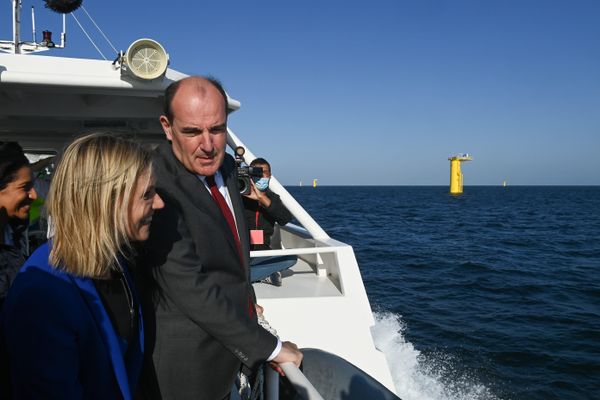 Le Premier ministre, Jean Castex, et la Ministre de la transition écologique, Barba Pompili, en visite sur le premier champ éolien français au large de Saint-Nazaire