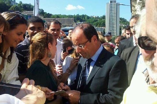 François Hollande sur le marché de Tulle (Archives)