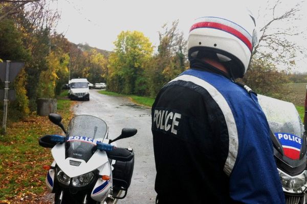 A l'aube, le 3 novembre 2015, la police a investi un camp de gens du voyage à Lempdes, dans le Puy-de-Dôme, et procédé à quatre interpellations.