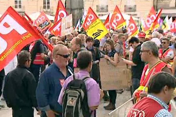 800 personnes ont manifesté à Dijon ce mardi 28 juin 2016, contre la loi El Khomri.