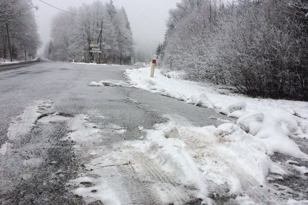 Attention en Champagne-Ardenne ! Les pluies verglaçantes rendent la circulation difficile sur les routes (Thilay, dans les Ardennes - photo d'illustration archives).