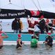 Chaque année, le bain de Noël lance les festivités de Noël dans la station balnéaire d'Arcachon. 