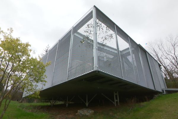 La maison a été conçue pour s'adapter à son environnement.