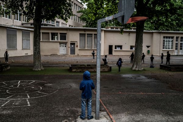 Par mesure de sécurité, le collège Nazareth sera également fermé la semaine prochaine pour permettre la désinfection de l'ensemble de l'établissement.