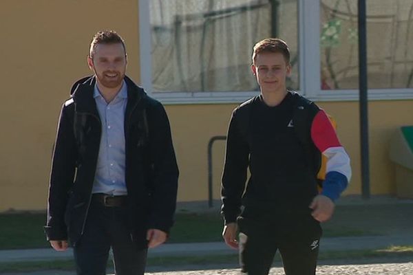 Léo et son tuteur à la fac de sport de Besançon 