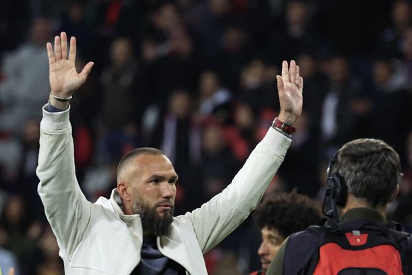 Didier Digard, entraineur de l'OGCNice, à la fin du match entre Nice (OGCN) et le Paris Saint-Germain (PSG) au stade de l'Allianz Riviera à Nice, le 8 avril 2023.