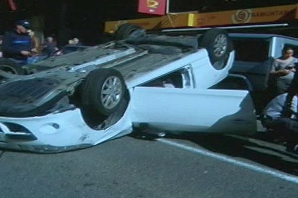 Le Perthus (Pyrénées-Orientales) - spectaculaire accident dans le centre ville - 28 octobre 2016.